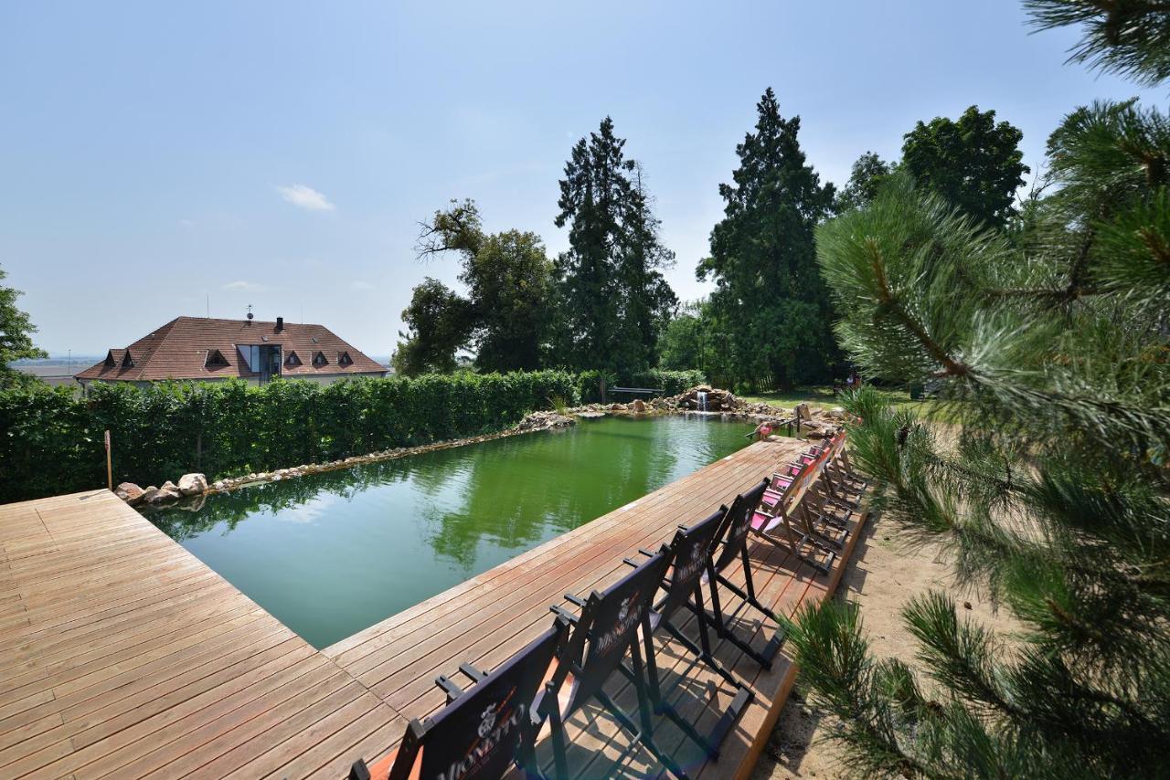 Chateau Loucen Garden Retreat Bagian luar foto
