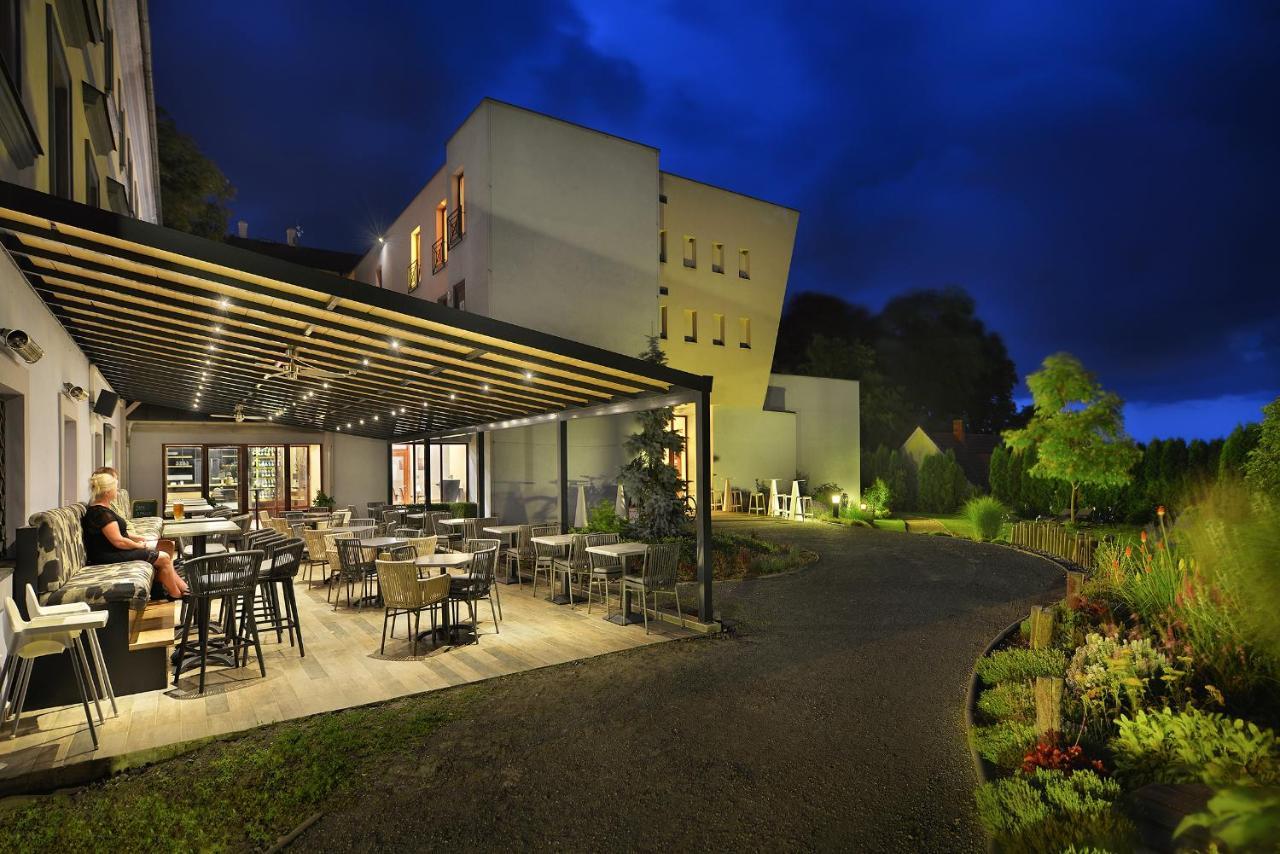 Chateau Loucen Garden Retreat Bagian luar foto