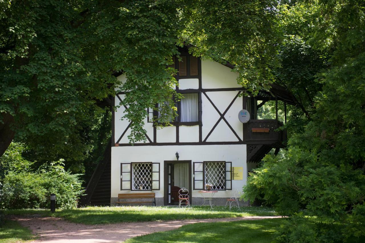 Chateau Loucen Garden Retreat Bagian luar foto