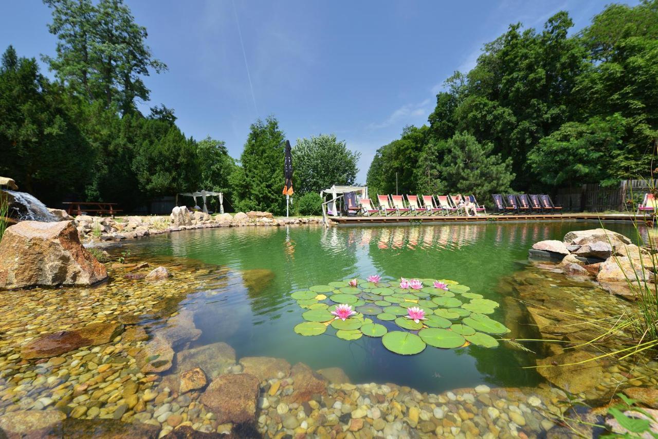 Chateau Loucen Garden Retreat Bagian luar foto