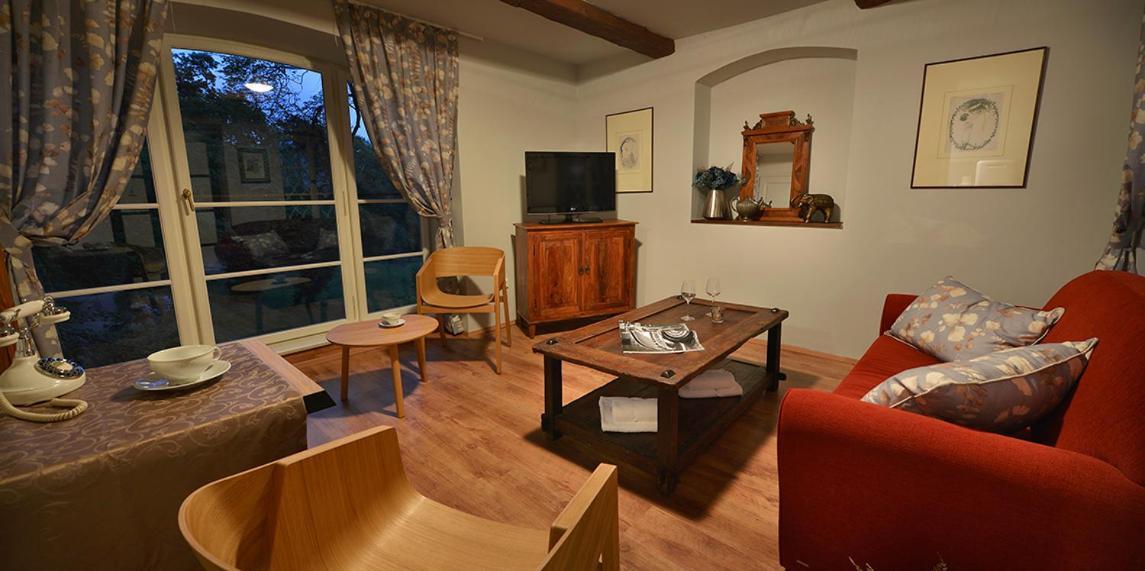 Chateau Loucen Garden Retreat Bagian luar foto