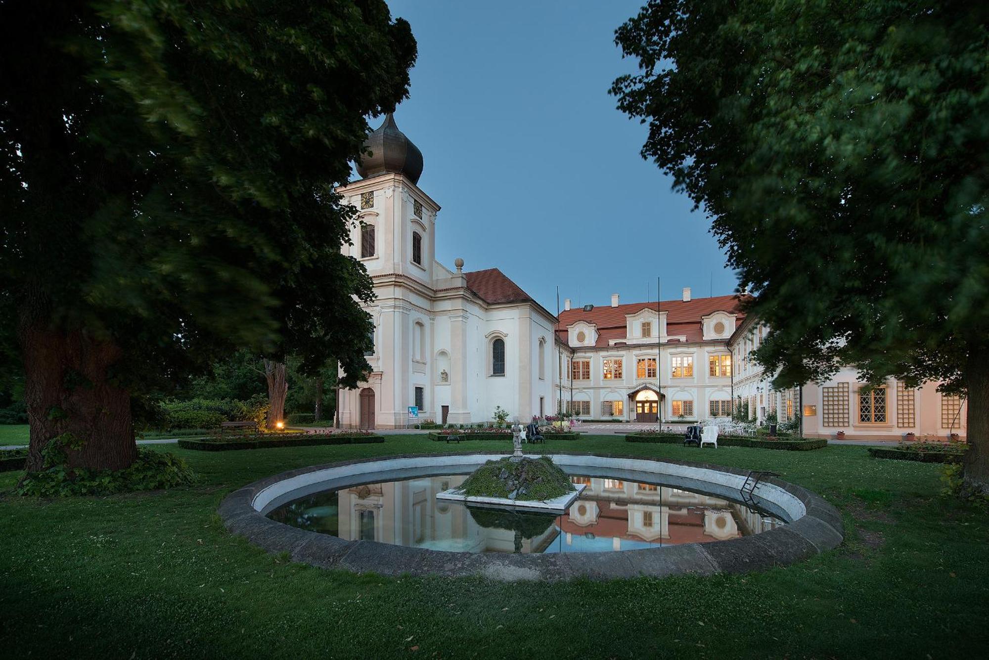 Chateau Loucen Garden Retreat Bagian luar foto