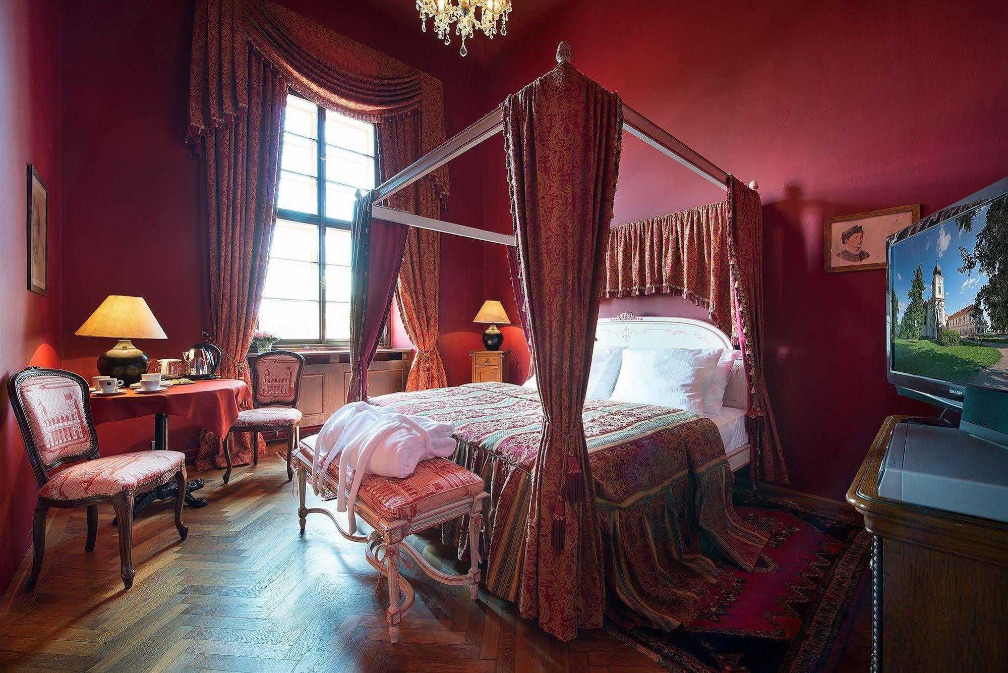 Chateau Loucen Garden Retreat Bagian luar foto