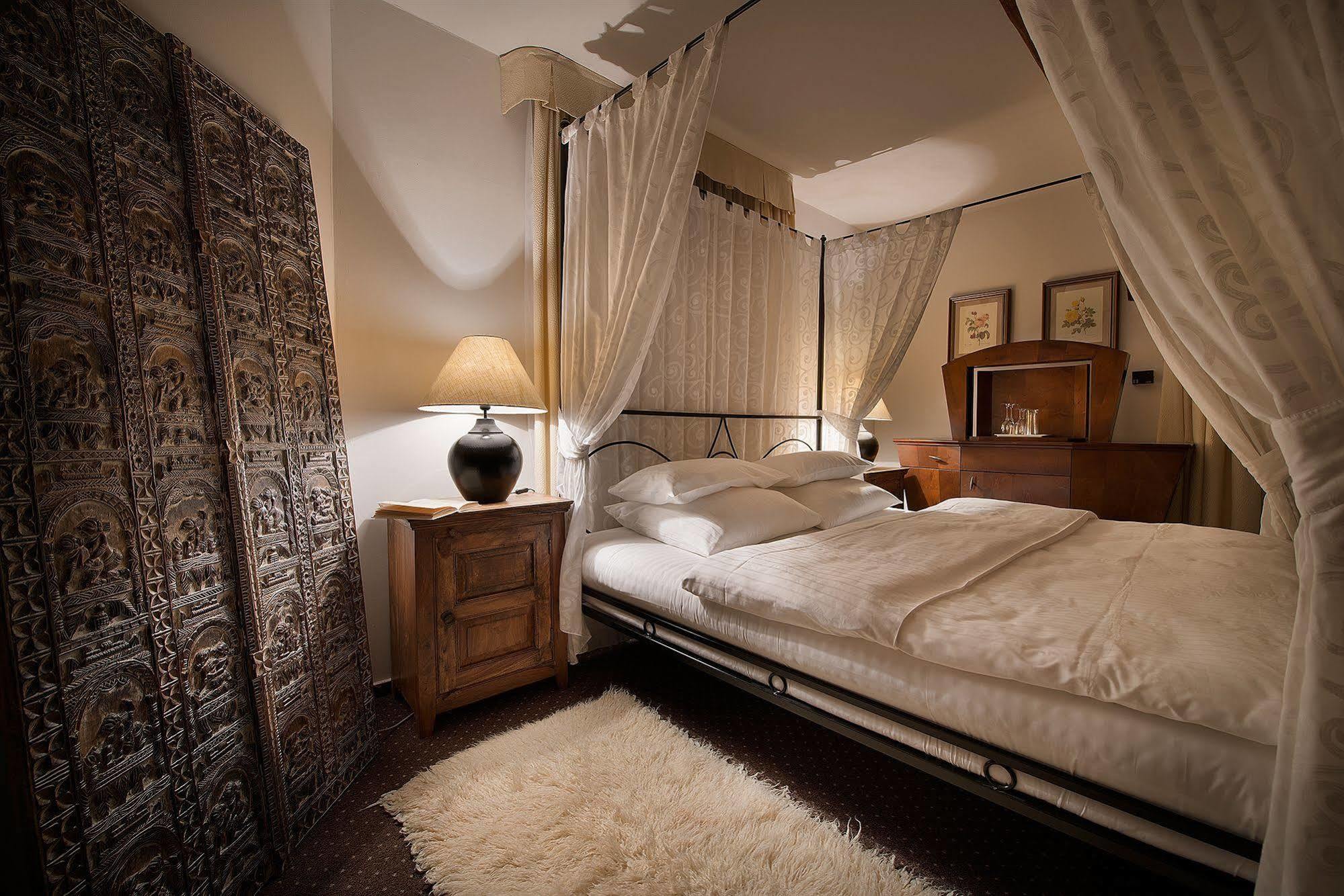 Chateau Loucen Garden Retreat Bagian luar foto