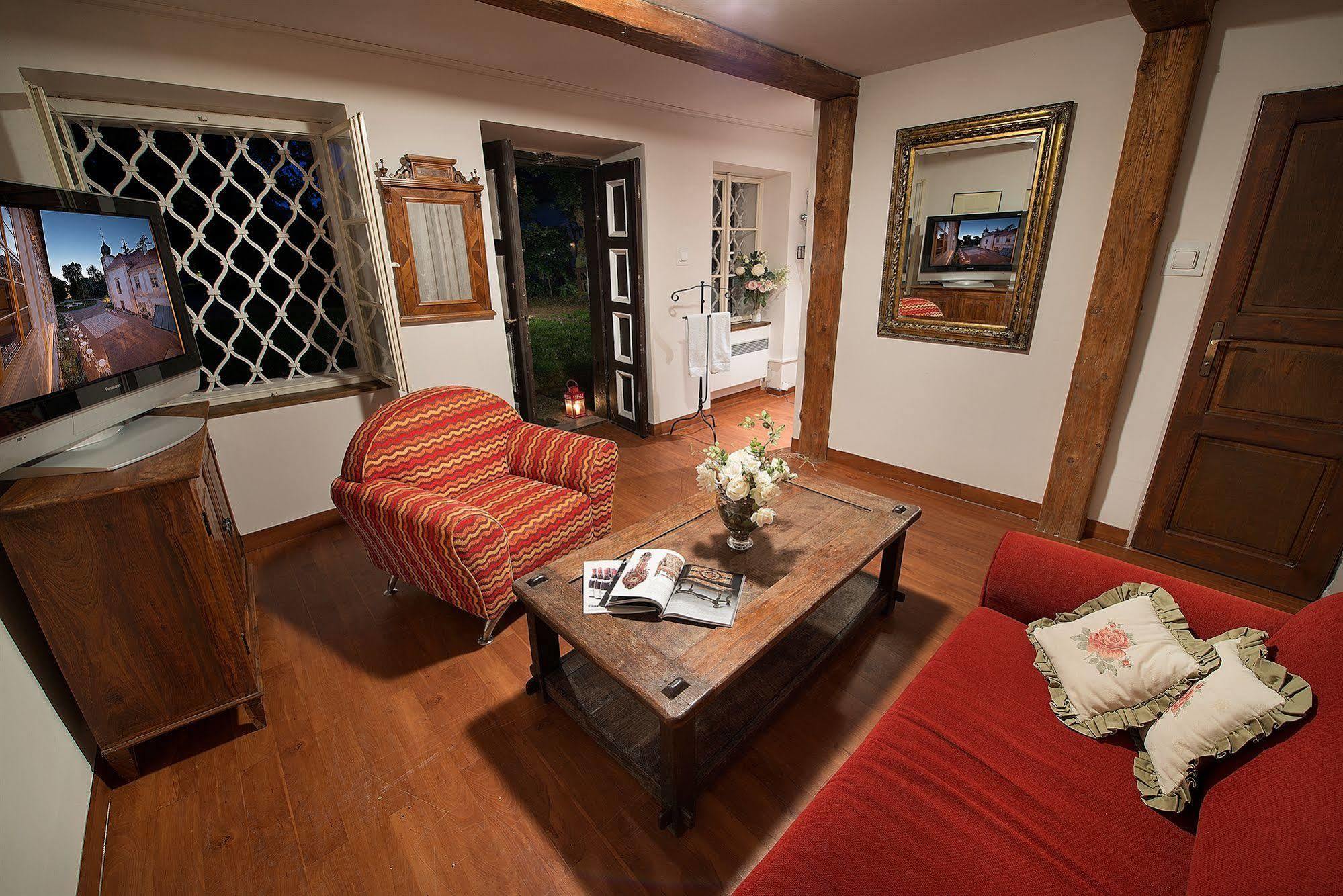 Chateau Loucen Garden Retreat Bagian luar foto