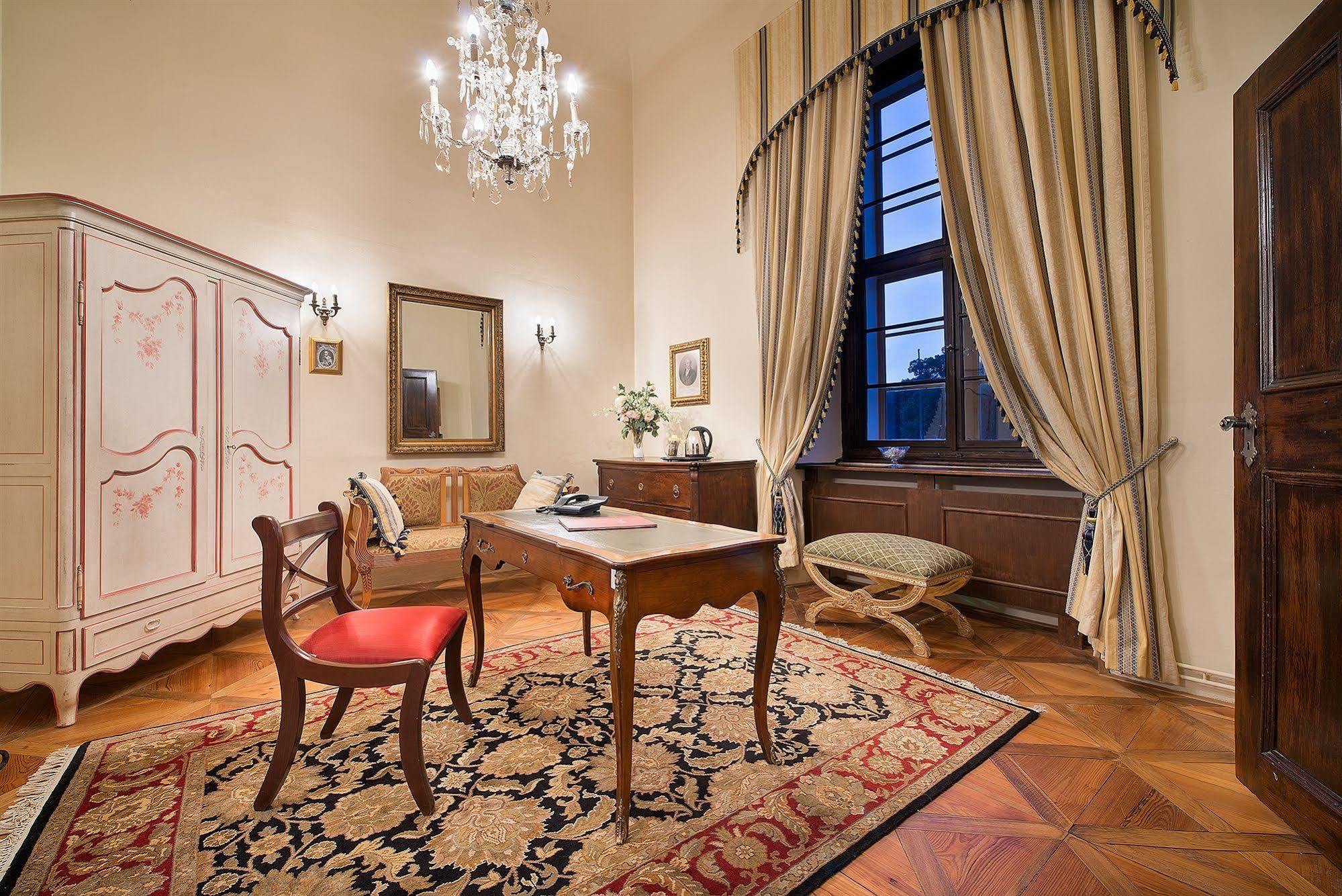 Chateau Loucen Garden Retreat Bagian luar foto